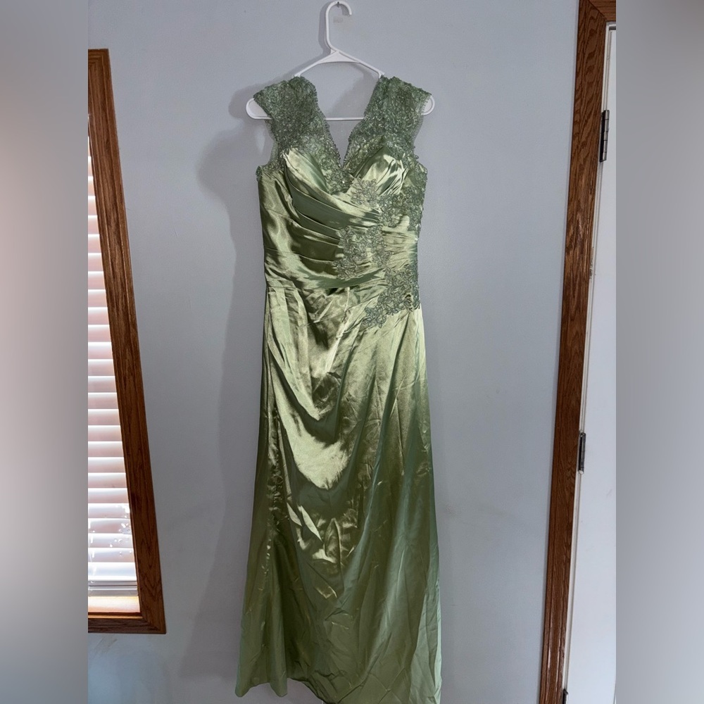 Sage Green V-Neck Lace Bodice Maxi Dress